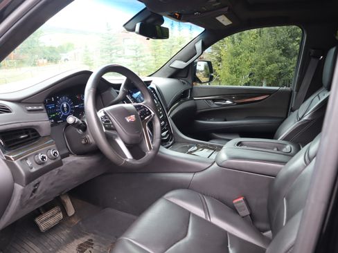 Used 2017 Cadillac Escalade ESV Platinum AWD/4WD image 5