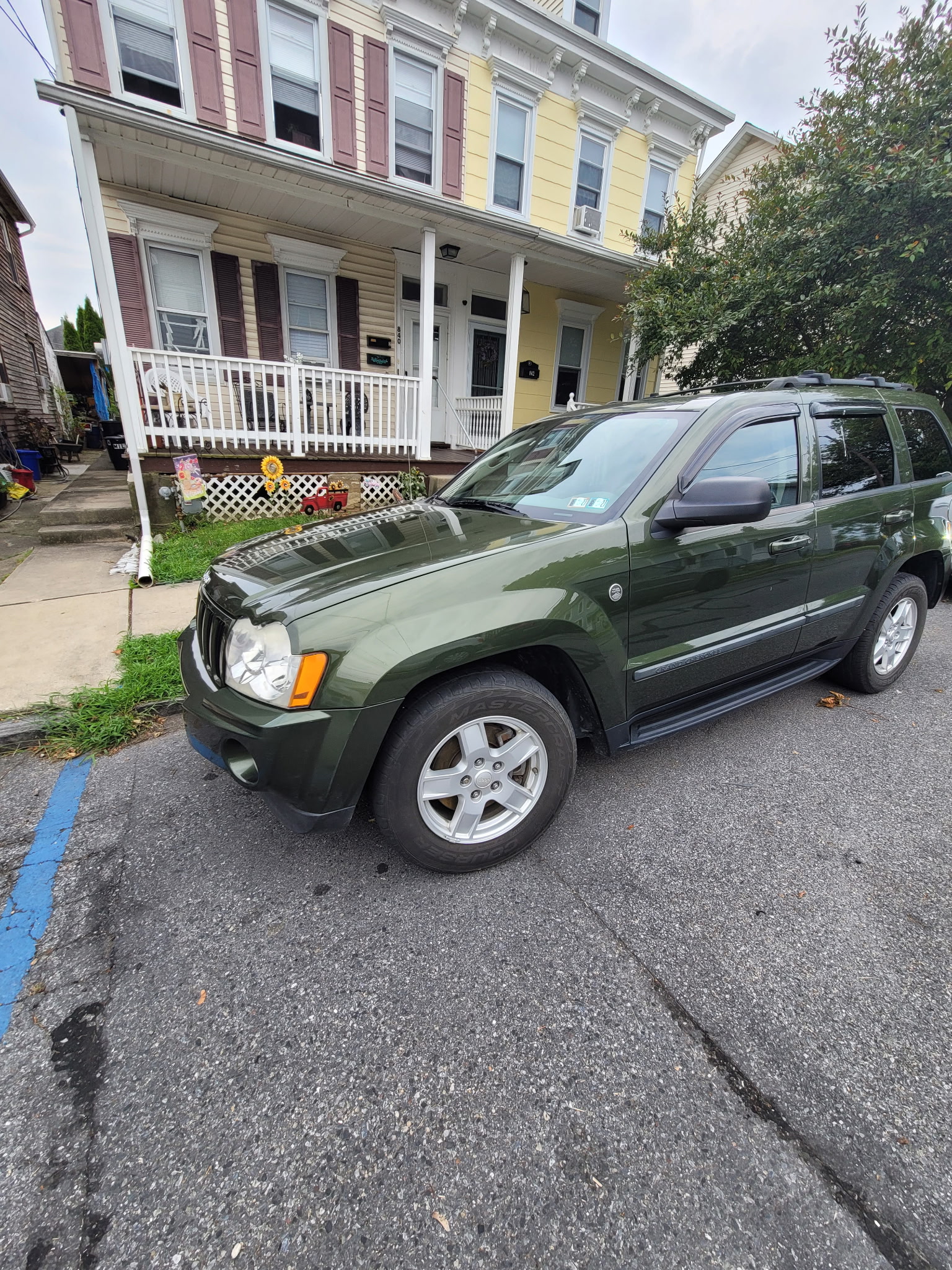 Used 2007 Jeep Grand Cherokee Laredo w/ Cargo Convenience Group AWD/4WD image 1