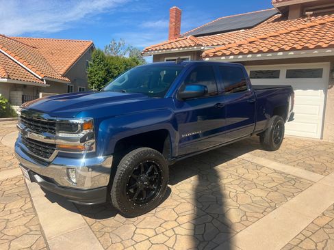 Used 2017 Chevrolet Silverado 1500 LT w/ LT Convenience Package image 1