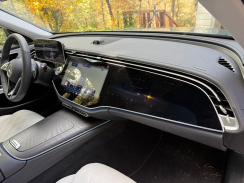 Used 2024 Mercedes-Benz E 450 4MATIC Sedan image 4