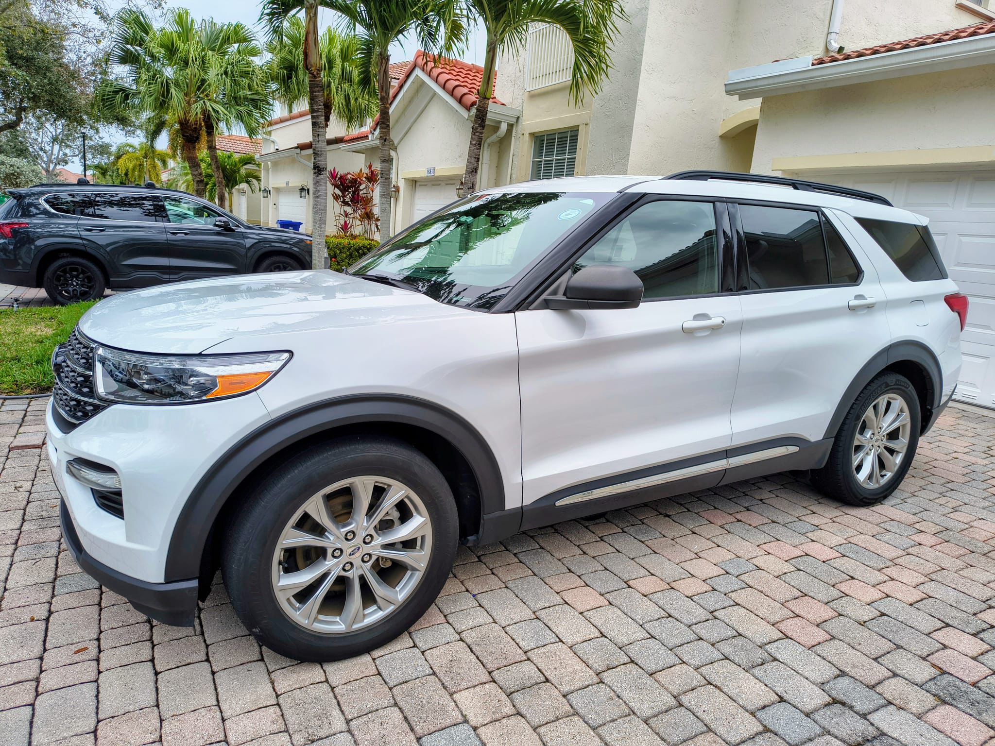 Used 2020 Ford Explorer XLT w/ Equipment Group 202A RWD image 12