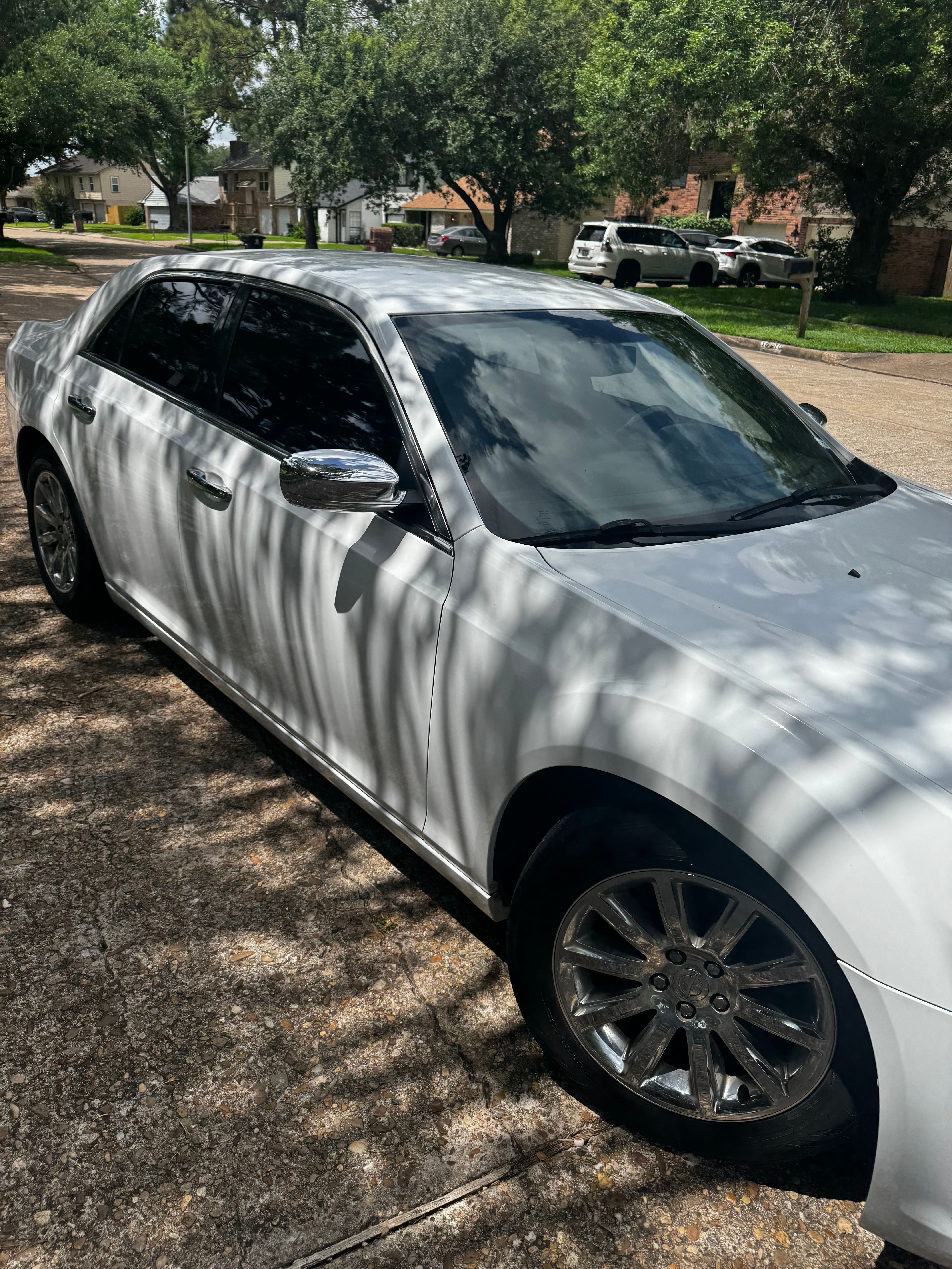 Used 2013 Chrysler 300 C RWD image 2