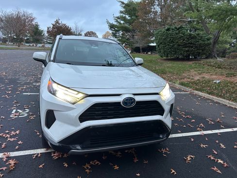 Used 2022 Toyota RAV4 SE image 2