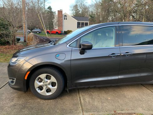 Used 2018 Chrysler Pacifica Touring Plus image 13