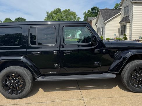 Used 2021 Jeep Wrangler Unlimited Sahara AWD/4WD image 5