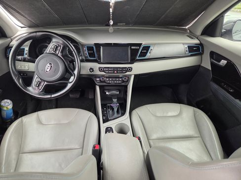 Used 2018 Kia Niro EX Premium image 12