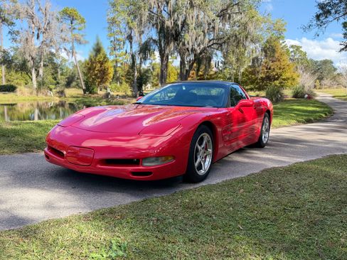 Used 2001 Chevrolet Corvette Coupe w/ Preferred Equipment Group2 image 2