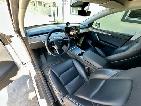 Used 2022 Tesla Model Y Long Range image 15