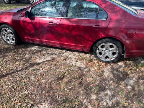 Used 2010 Ford Fusion SE image 2