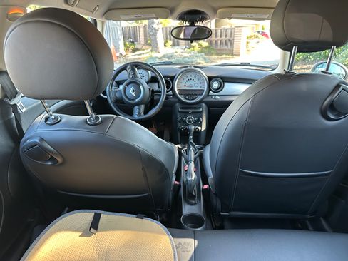 Used 2013 MINI Cooper Hardtop image 2