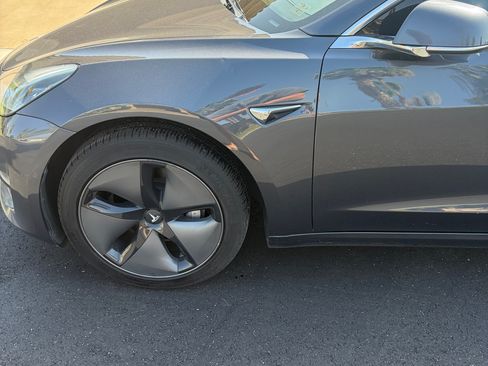 Used 2018 Tesla Model 3 Mid Range RWD image 12