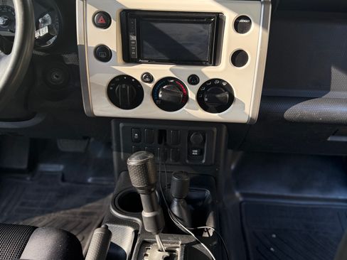 Used 2013 Toyota FJ Cruiser 4WD image 12