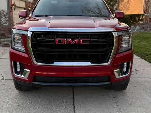 Used 2022 GMC Yukon XL SLE w/ Gmc Pro Safety Plus Package image 2