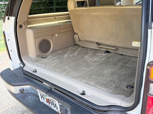 Used 2002 Chevrolet Suburban LS RWD image 22