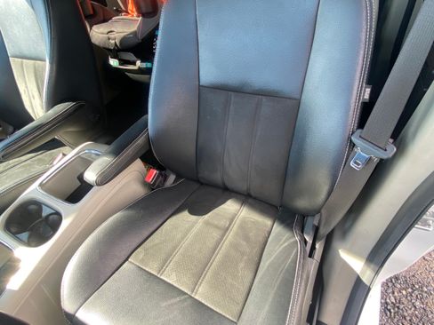 Used 2019 Dodge Grand Caravan SXT image 12