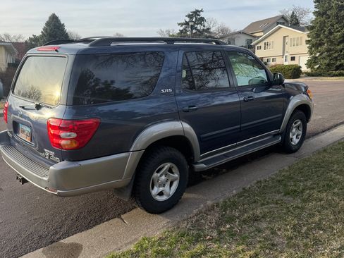 Used 2002 Toyota Sequoia SR5 image 2