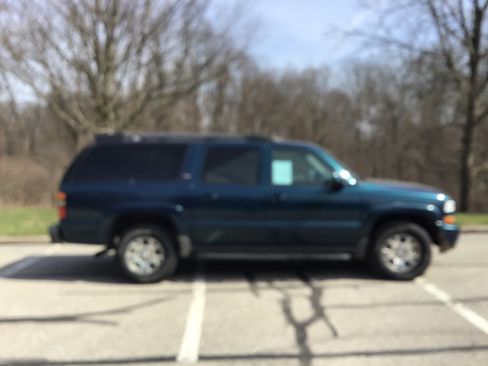 Used 2005 Chevrolet Suburban Z71 w/ Preferred Equipment Group image 4