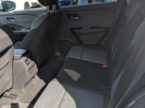 Used 2021 Nissan Rogue SV image 11