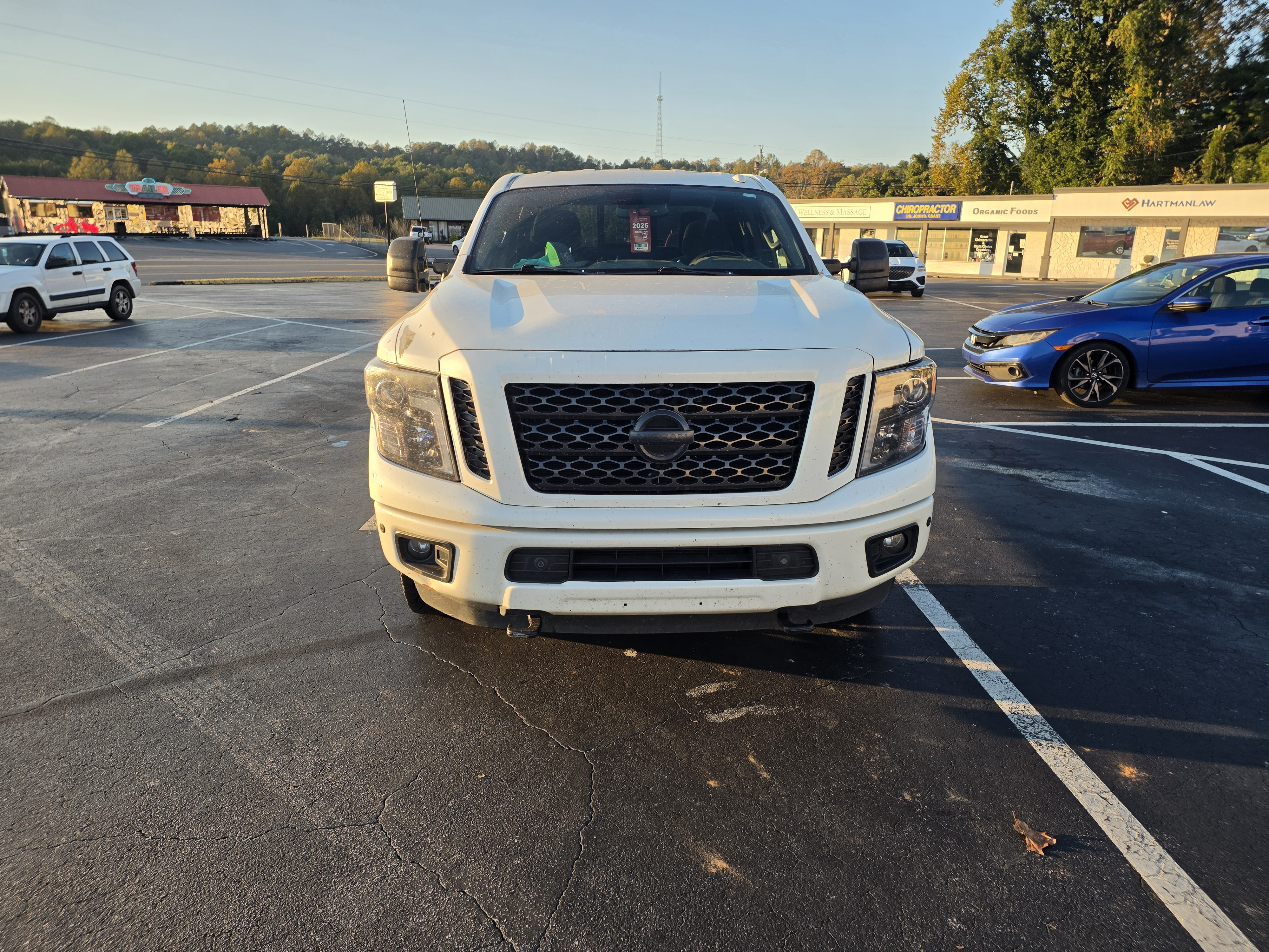 Used 2018 Nissan Titan SV w/ SV Convenience Package AWD/4WD image 10