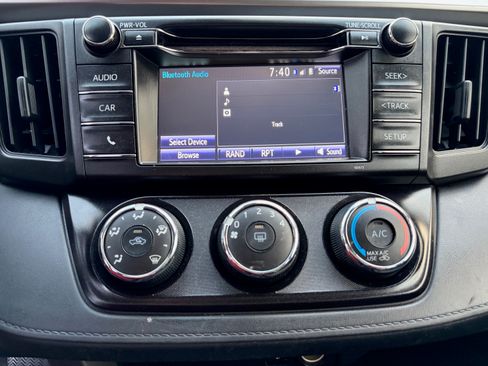 Used 2017 Toyota RAV4 LE image 22