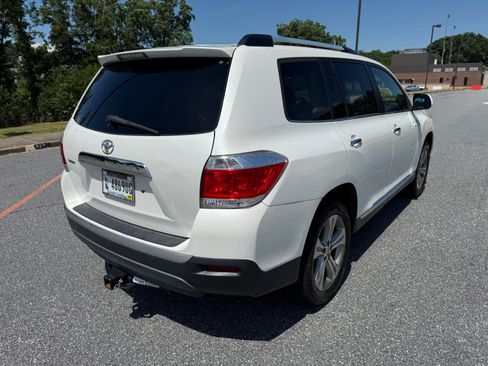 Used 2011 Toyota Highlander Limited w/ Tow Pkg FWD image 8