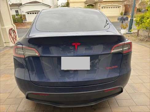 Used 2022 Tesla Model Y Long Range image 8