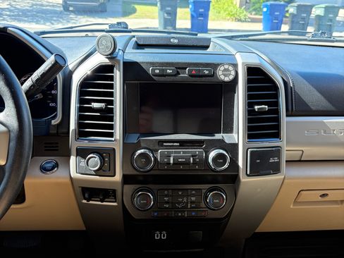 Used 2019 Ford F250 Lariat w/ Lariat Ultimate Package AWD/4WD image 18