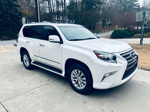 Used 2019 Lexus GX 460 image 14