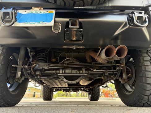 Used 2005 HUMMER H2 SUT Sport Utility Pickup 4D w/ Preferred Equipment Group image 17