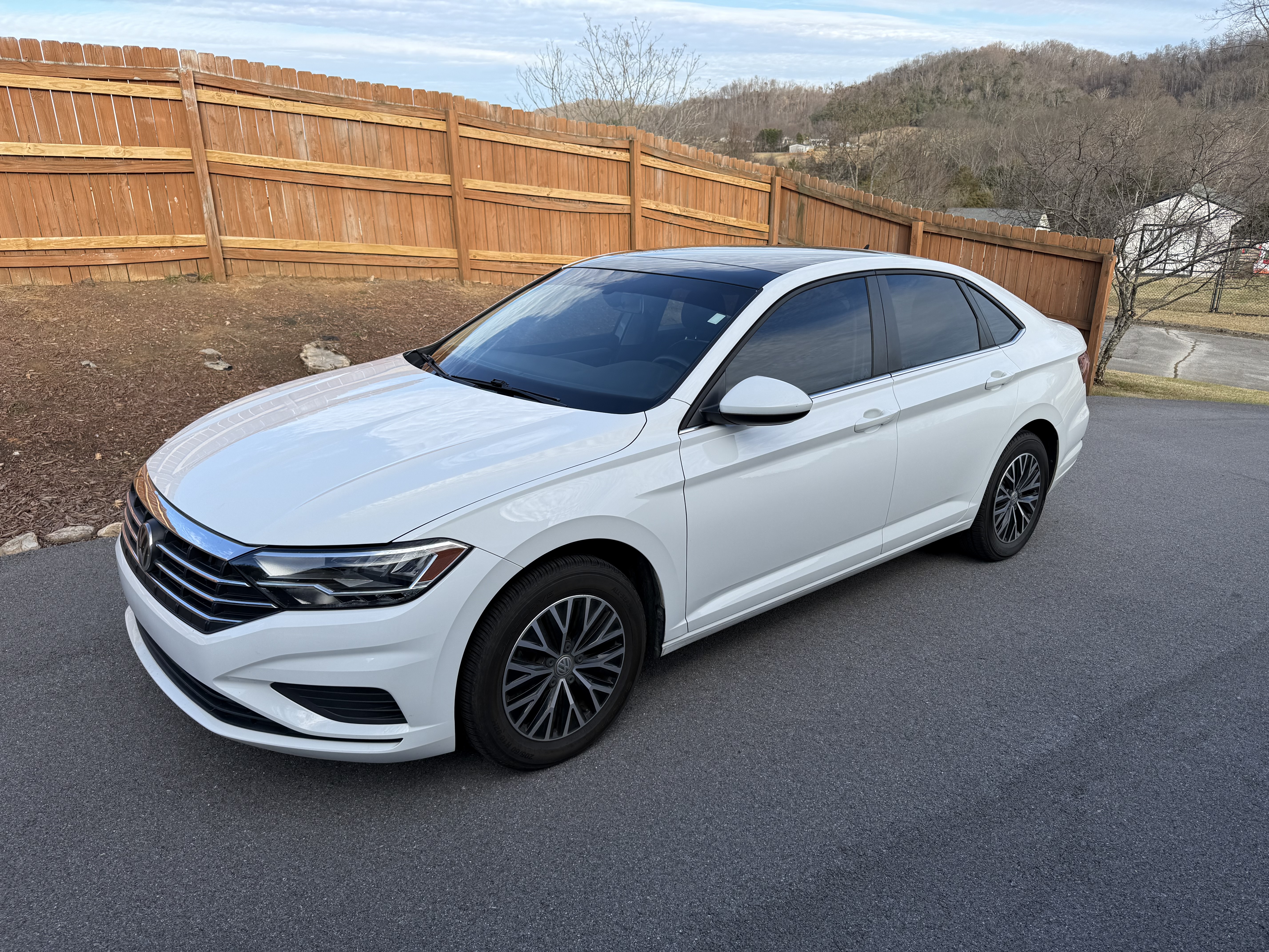 Used 2019 Volkswagen Jetta SE FWD image 1