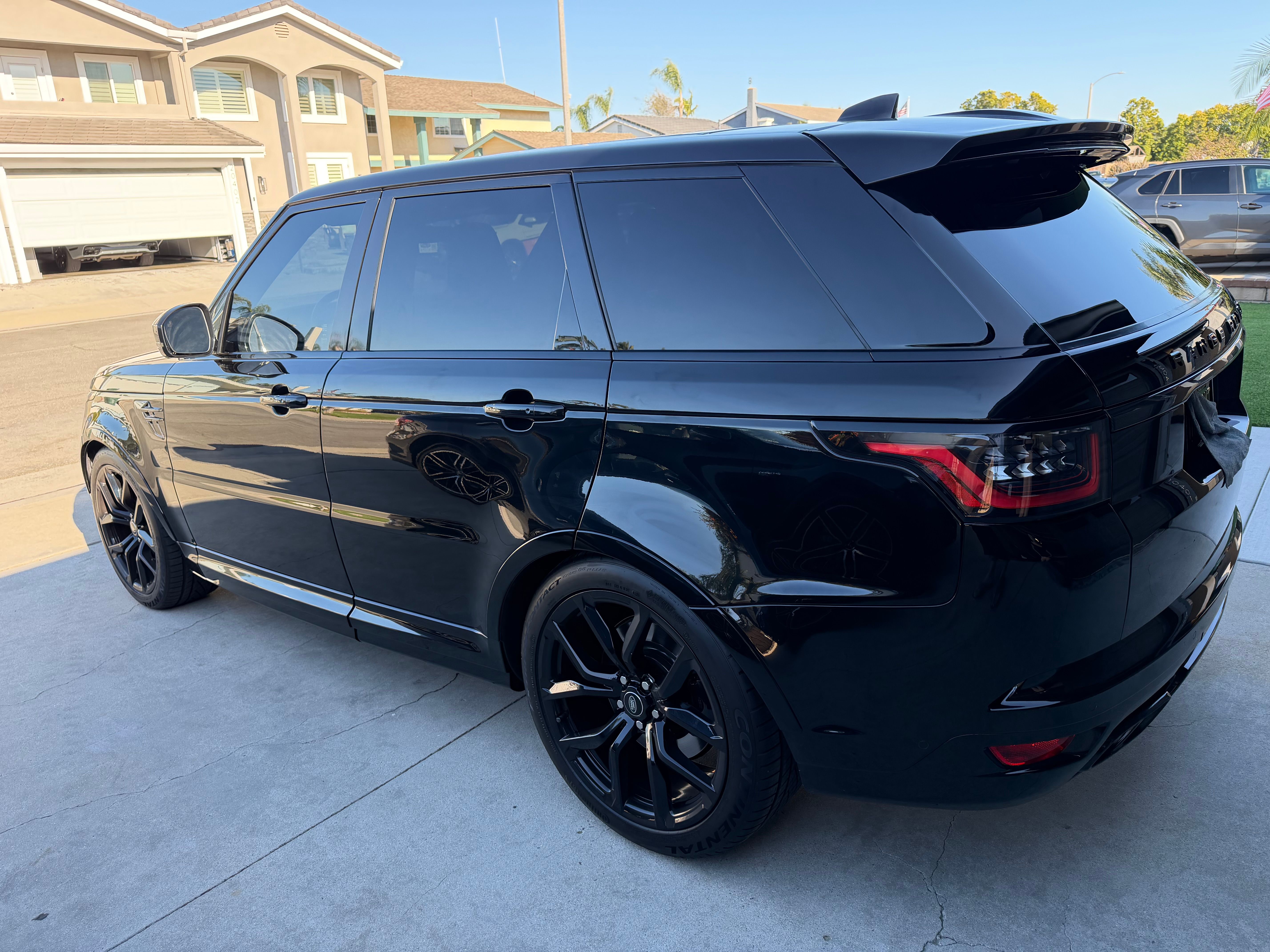 Used 2022 Land Rover Range Rover Sport SVR Carbon Edition AWD/4WD image 8