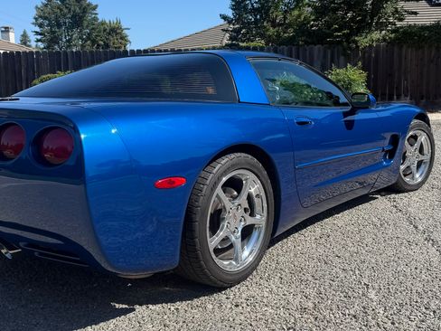 Used 2002 Chevrolet Corvette Coupe w/ Preferred Equipment Group2 RWD image 8