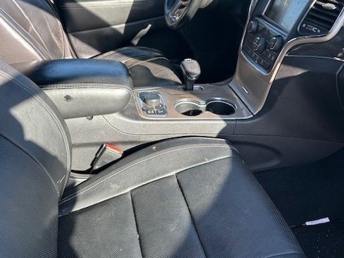 Used 2014 Jeep Grand Cherokee Overland w/ Advanced Technology Group image 2