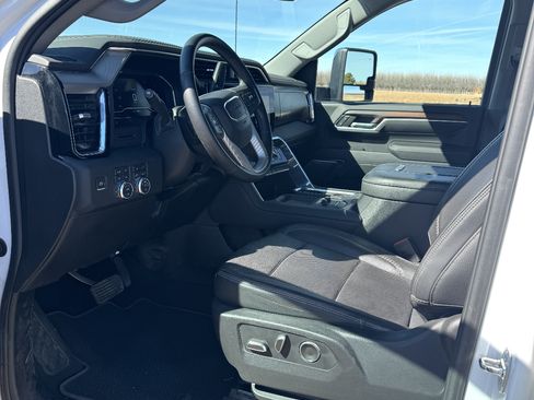 Used 2024 GMC Sierra 3500 Denali AWD/4WD image 9