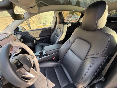 Used 2021 Tesla Model Y Long Range image 14