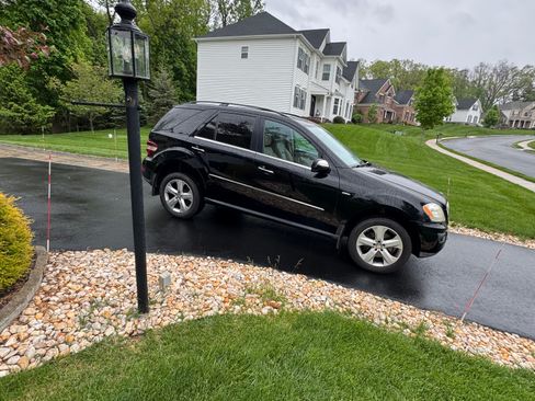 Used 2010 Mercedes-Benz ML 350 BlueTEC 4MATIC image 4