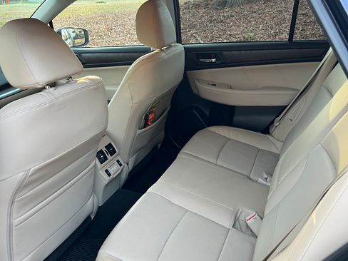 Used 2018 Subaru Outback 3.6R Limited AWD/4WD image 10