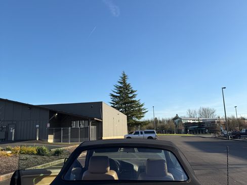 Used 1996 BMW 318i Convertible image 8