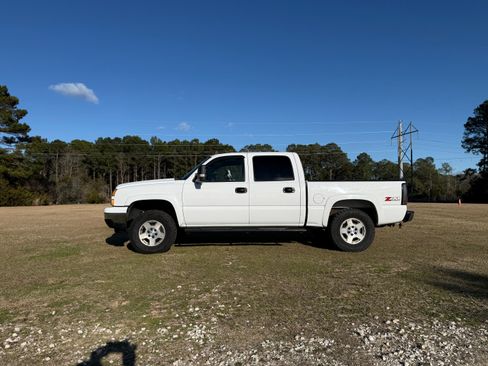 Used 2007 Chevrolet Silverado 1500 LT w/ Onstar Plus Package image 8