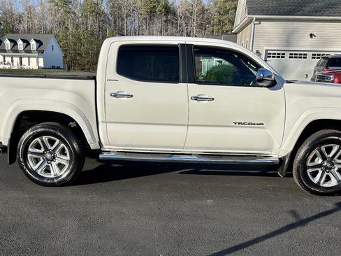 Used 2018 Toyota Tacoma Limited image 2