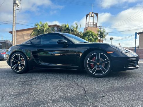 Used 2020 Porsche 718 Cayman S RWD image 1