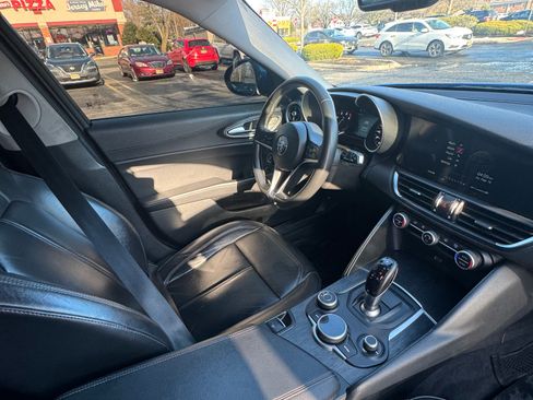 Used 2019 Alfa Romeo Giulia AWD w/ Quick Order Package 22J Sport image 8