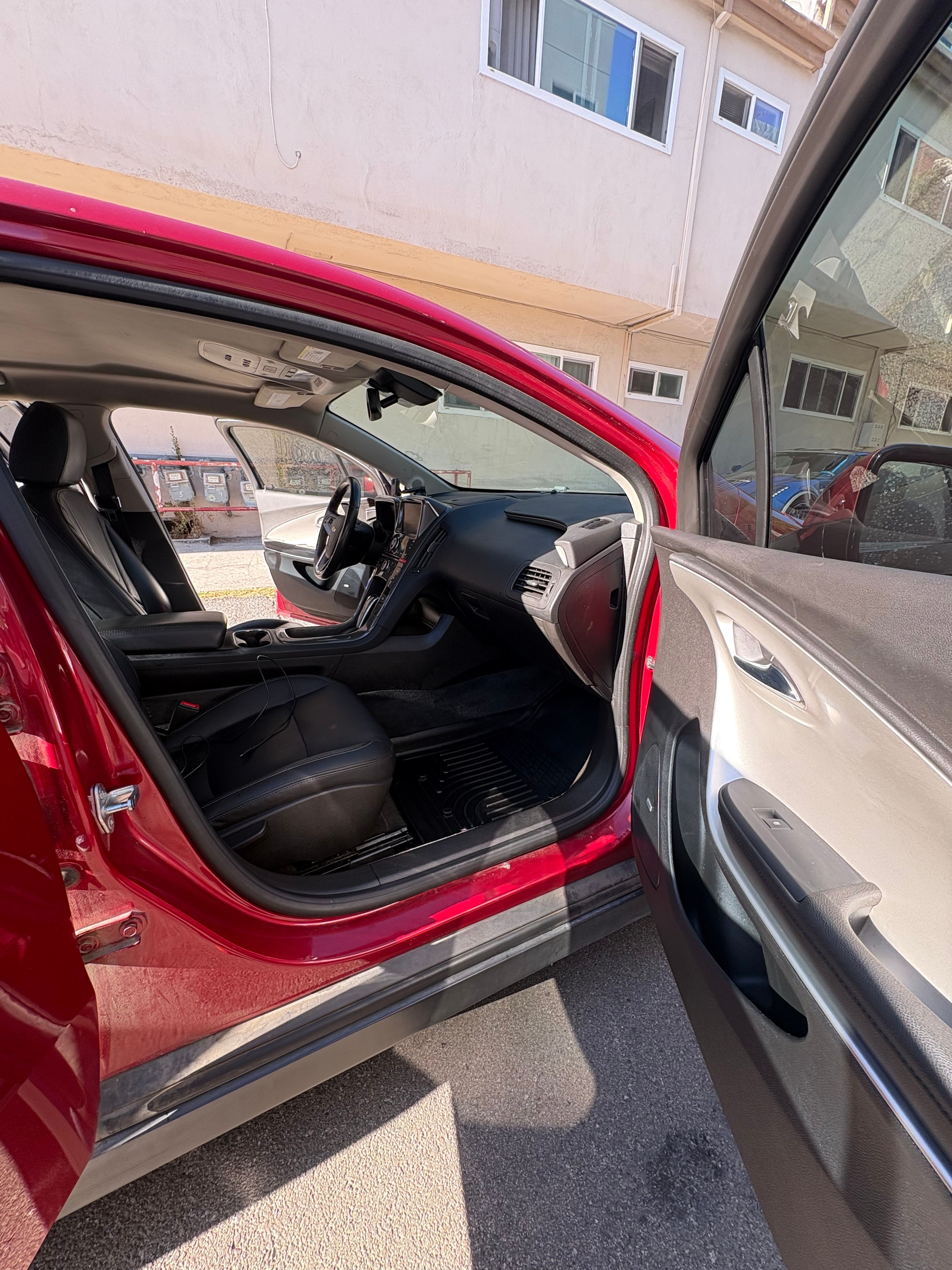 Used 2013 Chevrolet Volt Premium w/ Premium Trim Package FWD image 11