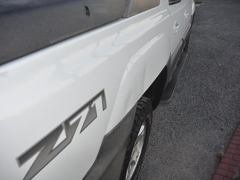 Used 2003 Chevrolet Avalanche 4x4 w/ Suspension Package, Off-Road image 18