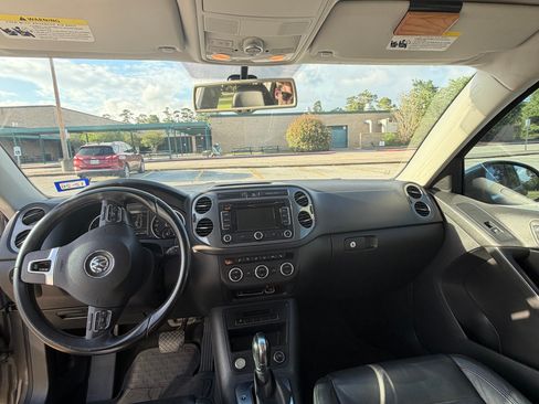 Used 2013 Volkswagen Tiguan SEL image 14