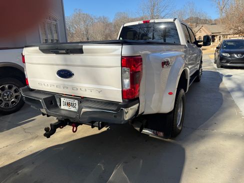 Used 2017 Ford F350 Lariat w/ Lariat Value Package image 12