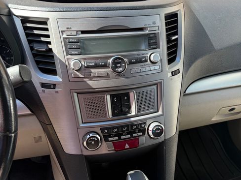 Used 2010 Subaru Outback 2.5i Premium image 8