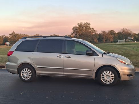 Used 2009 Toyota Sienna LE image 5
