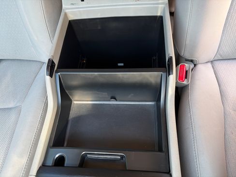 Used 2016 Kia Sedona LX w/ LX Convenience Package FWD image 19