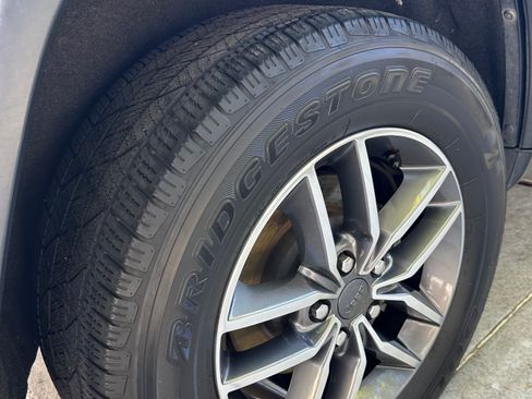 Used 2020 Jeep Grand Cherokee Limited w/ Luxury Group II image 31